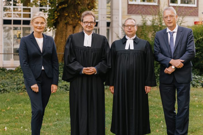 Foto: Bürgermeisterin Angela Stähler, Pfarrer Sven Waske, Superintendent Holger Erdmann, theologischer Vizepräsident der Landeskirche Ulf Schlüter