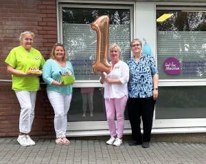 Das Team von MCH Mobil feiert den ersten Geburtstag des ambulanten Pflegedienstes in Greven Reckenfeld.